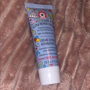 5/$25 🖤 FIRST AID BEAUTY Ultra Repair Cream